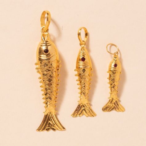 Golden Fish pendents Fish Dollar Gold, Fish Locket In Gold, Gold Lockets, Gold Pendent, New Gold Jewellery Designs, Golden Fish, Gold Chain Design, Fish Pendant, Gold Jewelry Stores