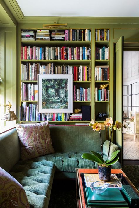 Rich shades of green feel luxurious and welcoming in this cozy home library reading nook. Barndominium Library, Library Room Design, Cozy Home Library, Lots Of Books, Cozy Library, Green Couch, Library Room, Home Library Design, Metal Barn