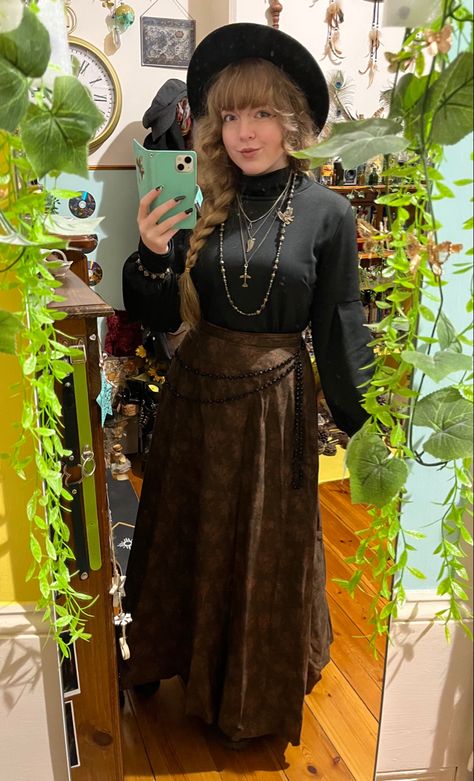 Dark Cottagecore Witch Outfits, Fancy Witch Outfit, Herbal Witch Outfit, Goth Cottagecore Aesthetic Outfits, Masc Witchy Outfits, Winter Goblincore Outfits, Bog Witch Outfit, Witchy Goblincore Outfits, Hobbit Goth