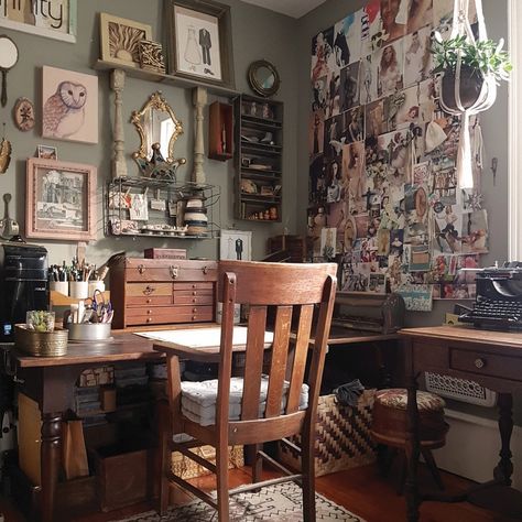 In Her Studio (@inherstudiomagazine) • Instagram photos and videos Dream Art Room, Home Art Studio, Artist Workspace, Small Art Studio, Vintage Home Office, Art Studio Space, Cottagecore Home, Art Studio Room, In Her Studio