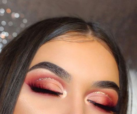 Eye Makeup Peach, Peach Eye, Eye Makeup Glitter, Red Makeup Looks, Quinceanera Makeup, Red Eye Makeup, Prom Eye Makeup, Dramatic Eye Makeup, Glitter Eye Makeup