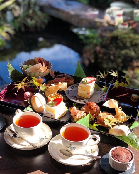 Garden Afternoon Tea, Japanese Afternoon Tea, Japanese Tea Party, Japanese Buns, Japanese Tea Room, Best Non Alcoholic Drinks, Japanese Holidays, Birthday Vibes, Relaxing Time