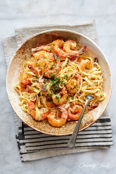 Shrimp Recetas, Butter Shrimp Pasta, Yummy Shrimp Recipes, Shrimp Dinners, Shrimp Pasta Dishes, Shrimp And Pasta, Garlic Butter Shrimp Pasta, Prawn Pasta, Quick Pasta Dishes