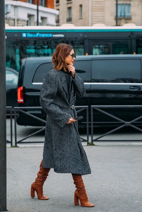 PFW Day 8 | Best Street Style at Paris Fashion Week Fall 2020 | POPSUGAR Fashion Photo 507 Mantel Outfit, Pfw Street Style, Christine Centenera, 2020 Street Style, Reportage Photography, Coat Street Style, Fashion Australia, Moda Paris, Popsugar Fashion