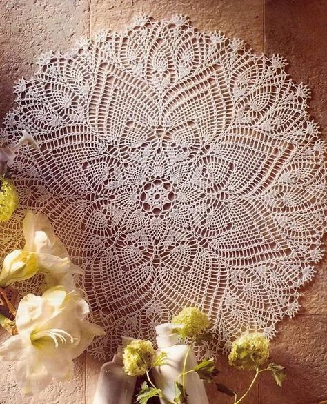 Crochet Art: Crochet Pattern Of Beautiful Lace Doily Crotchet Edges, Crochet Napkins, Pineapple Doily, Doily Art, Crochet Pineapple, Crocheted Doilies, Crochet Lace Doily, Crochet Tablecloth Pattern, Vintage Crochet Patterns