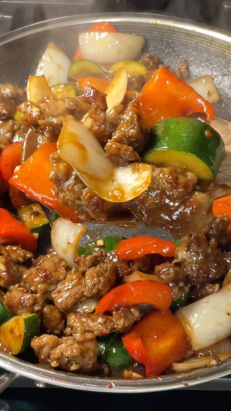 Carman Wilken | Sweet and Spicy Pork Stir Fry 😮‍💨 #sweetandspicy #stirfry #easyrecipe #dinnerideas #dinner #onepanmeal #healthyrecipe #yum | Instagram Steak Stirfry Recipes, Pork Stir Fry, Chinese Cooking Recipes, Pepper Steak, Spicy Pork, Chinese Cooking, Stir Fry Recipes, Asian Dishes, Best Recipe