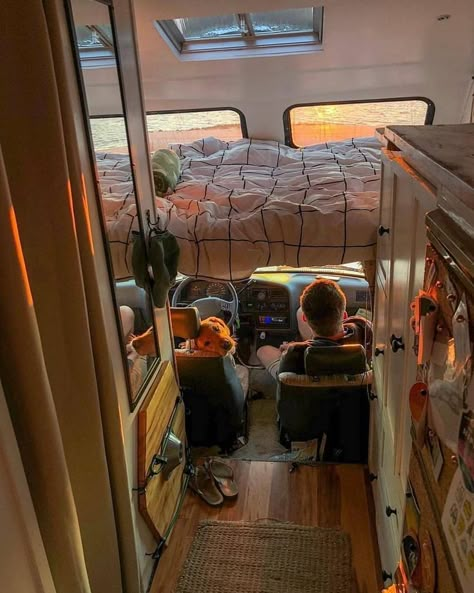 Bus Living, Kombi Home, Bus House, Van Life Diy, Bus Life, Van Home, Van Living, Travel Van, Camper Life