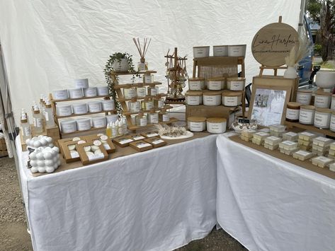 Skincare Market Stall, Farmers Market Display Candles, Candles Stand Ideas, Wedding Stall Ideas, Market Table Set Up, Farmer Market Display Ideas, Candle Vendor Booth Ideas, Candle Market Display, Candle Display Ideas