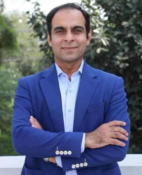 Motivational Speaker Qasim Ali Shah wife, family, pics, age and other details. Qasim Ali Shah, Family Pics, Motivational Speaker, Celebrity News, Speaker, Education, Celebrities, Quick Saves