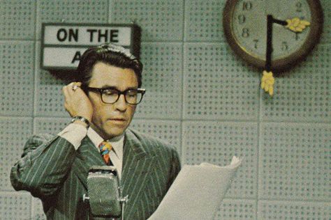 Gary Owens, ‘Laugh-In’ Announcer and Voice Actor, Dead at 80 70s Radio Station, People Person, Classic Television, Old Radios, Disc Jockey, Old Shows, Old Tv Shows, Vintage Tv, Retro Tv