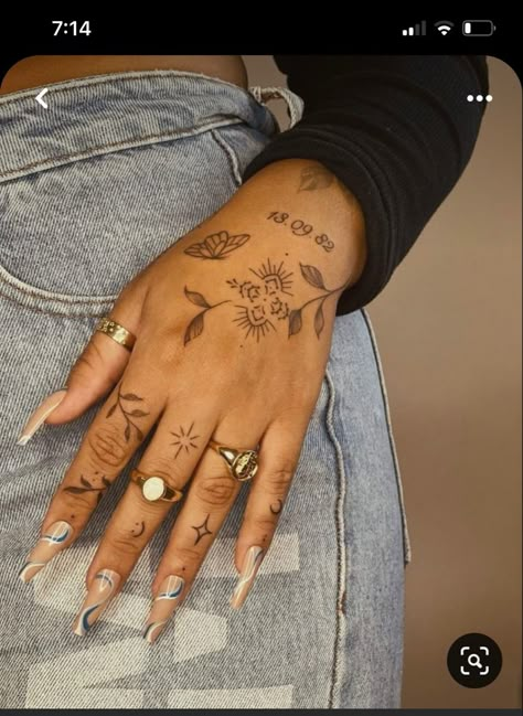 Embroided Tattoos, Inner Hand Tattoos For Women, Hand Tattoos Feminine, Earthy Hand Tattoos, Line Tattoo Couple, Cute Little Hand Tattoos, Back Of Hand Tattoo Women, Women Tattoos Hand, Little Hand Tattoos For Women