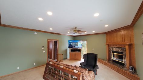 Best Paint Colors That Go With Oak Wood Trim Wood Trim Wall Color, Green Walls Brown Trim, Paint Colors With Natural Wood Trim, Painted Doors With Stained Trim, Honey Oak Trim Living Room, Colors That Go With Walnut Wood, Wood Trim Paint Colors, Living Room With Oak Trim, Interior Paint Living Room