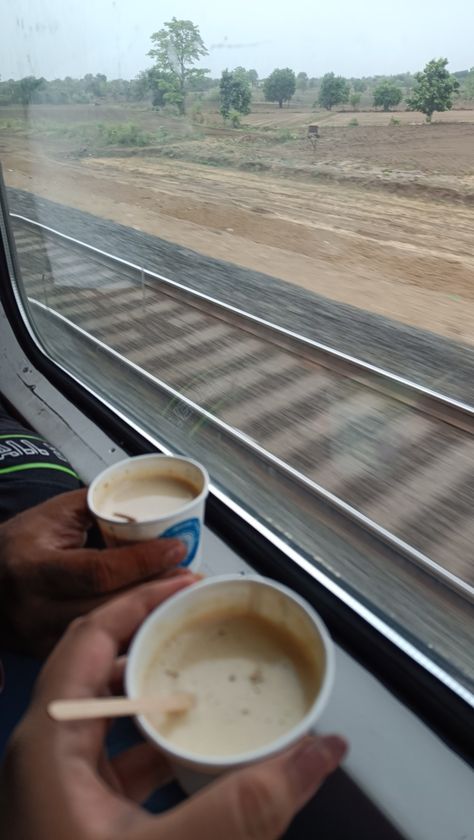 Train aesthetics desi aesthetics coffee travel road trip train Slay Pictures, Udaipur Trip, Village Vibes, Jab We Met, Green Screen Backdrop, Train Aesthetic, Meal Train, Natural Ice Cream, Friend Group Pictures