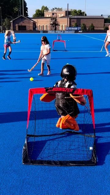 Field Hockey Goalie, Hockey Kids, Hockey Life, Hockey Goalie, Field Hockey, Really Funny Memes, Good Day, Fun Sports, Hockey