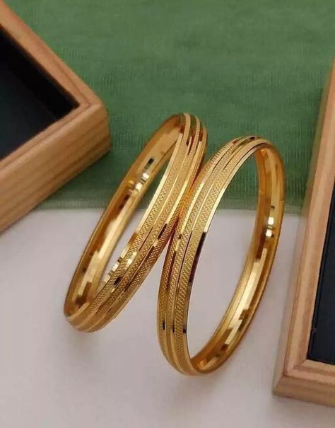 30+ Maharashtrian Jewellery Designs For Brides To Be - ShaadiWish Mens Kada Design Gold Indian, Gold Maharashtrian Jewellery, Good Bangles Design, Bangle Designs Gold, Bangles Jewelry Designs Gold, Bangles Design Gold, Gold Bangle Design, Gold Bangle Designs, Gold Kangan