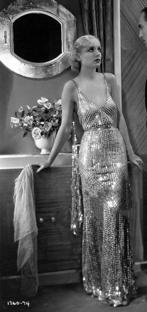 Klasik Hollywood, 1920s Glamour, Carole Lombard, Old Hollywood Glam, Look Retro, 20s Fashion, Glamour Dress, Clark Gable, Actrices Hollywood