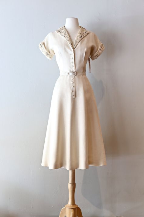 Vintage 1950s Harvey Berin Dress ~ Vintage 50s Courthouse Wedding Dress Ivory… 50s Everyday Fashion, Vintage 1940s Dresses, 1940s Dresses Casual, 40s Dresses Vintage, 1940s Clothes, 1920s Clothes, 1940s Clothing, 1940s Vintage Dresses, 50s Clothing