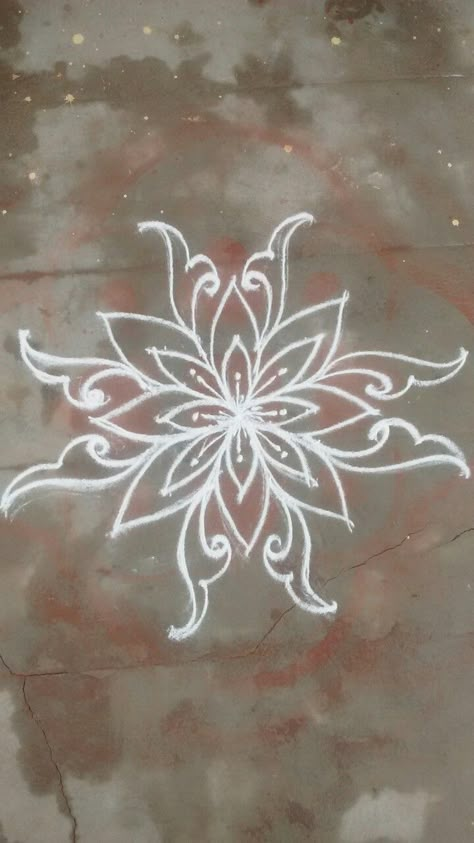 Rangoli Designs Chalk, Things To Draw On Chalkboard Wall, Chalk Mural Sidewalk, White Chalk Art, Aesthetic Chalk Art, Chalk Rangoli, Chalk Doodles, Fun Chalk Art, Sidewalk Paint