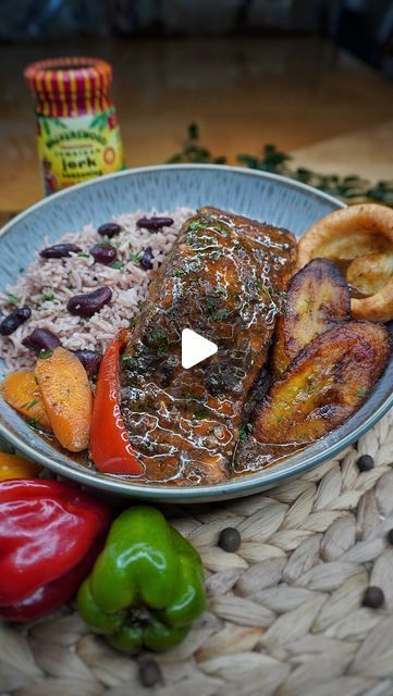 Kay on Instagram: "MOUTHWATERING SLOW BRAISED HARISSA JERK SALMON AND RICE AND PEAS 🇯🇲🤤💃🏽😍🚦💣🤸🏽‍♀️🧨🤩💥💣🎆, Healthy Super flavourful, juicy tender slow cooked jerk salmon. Salmon fillets marinated to perfection, using @walkerswood jerk seasoning and their Green seasoning, lightly fried off then cooked down in a  a to die for jerk sauce with carrots. The flavours were absolutely incredible!! DEFINITE MUST MAKE!! Perfect cozy recipe is perfect to make for a relaxed weekend dinner, but it’s quick and simple enough to make almost any night of the week. . . DM FOR MORE INFO TO GET MY DAILY RECIPES. Comes with the rice and peas recipe. . . #jerksalmon #pescatarian #seafood #salmon #fish #healthyfood #food #foodrecipe #atlanta #giorgia #miami #florida #australia" Walkerswood Jerk Seasoning Recipes, Jerk Fish Recipe, Jerk Salmon Recipe, Jerk Fish, Rice And Peas Recipe, Jerk Seasoning Recipe, Harissa Salmon, Jerk Salmon, Jerk Sauce