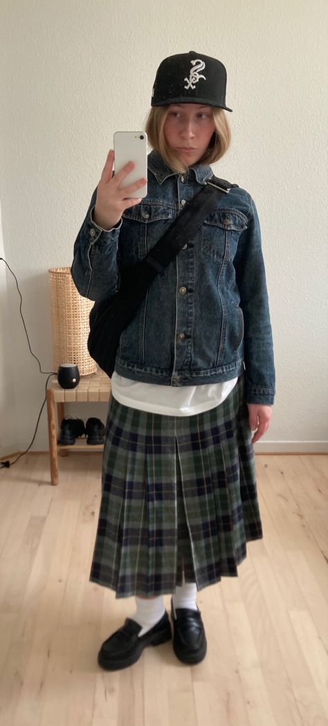 Brit Pop Outfit, Checkered Midi Skirt, Checkered Midi Skirt Outfit, Check Midi Skirt Outfit, Check Maxi Skirt, Navy Long Skirt Outfit, Tartan Midi Skirt Outfit, Flannel Skirt Outfit, Plaid Skirt Outfit Summer