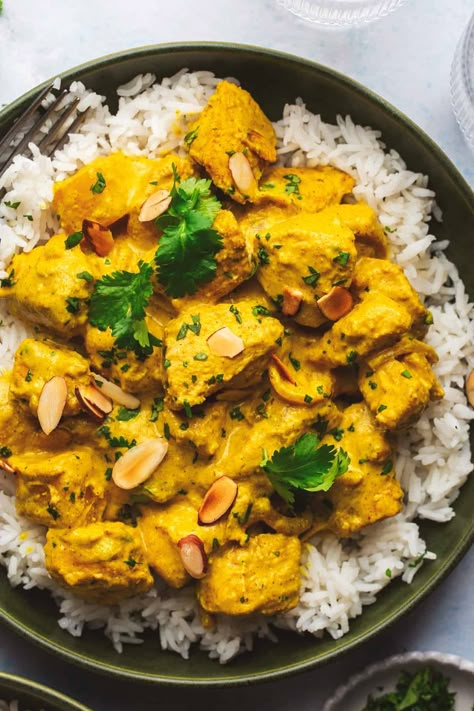 Mango Curry Chicken is a flavorful dish combining tender pieces of chicken with a rich and aromatic curry sauce infused with the sweet and tangy flavor of mangoes! Enjoyed with fluffy rice or warm naan, this is a wonderful weeknight dinner the whole family will love. Mango Dinner Ideas, Lemon Curry Chicken, Summer Curry, Mango Curry Chicken, Thai Curry Chicken, Chicken With Mango, Boozy Recipes, Mango Chicken Curry, Mango Salsa Chicken