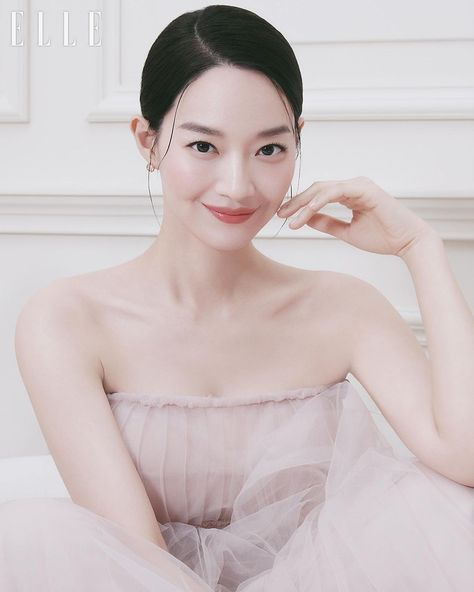 Shin Min Ah, Elle Korea, Selfie Poses, Natural Makeup, Actors & Actresses, Kdrama, Dancer, Drama, Actresses