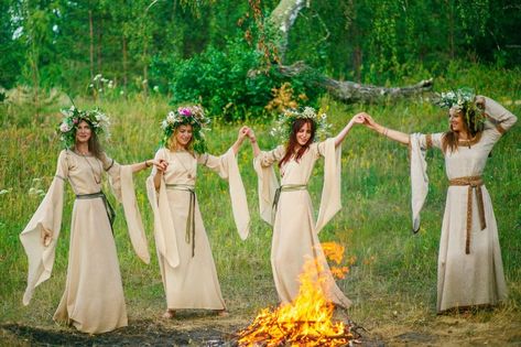 Pagan Wedding Dresses, Slavic Paganism, Pagan Wedding, Women's Circle, Commitment Ceremony, Human Poses Reference, Beltane, Summer Solstice, Forest Wedding