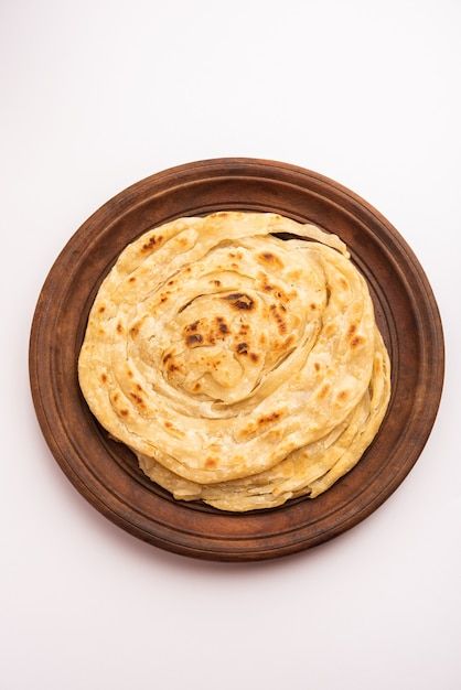 Photo indian flatbread called laccha par... | Premium Photo #Freepik #photo #chapati #naan #paratha #indian-breakfast Laccha Paratha, Indian Flatbread, Bean Sprout, Beef Curry, Indian Bread, Vegetable Curry, South Indian Food, Chapati, Wheat Flour