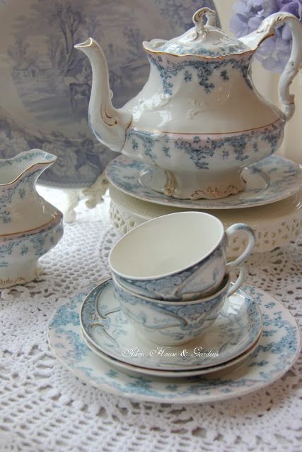 Aiken House & Gardens: Antique Blue & White China Vintage Tea Set Aesthetic, Welcome April, Fine China Tea Set, Blue White China, Luxury Tea, Antique Tea Sets, House Gardens, Antique Dishes, China Dishes