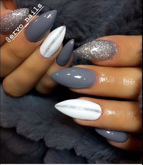 Trendy Gray Nails, Gray Nails Ideas Classy, Oval Grey Nails, Grey Nails Inspiration, Gray Gel Nails Ideas, Graphite Nails, Grey Black Nails, Black Grey Nails, Gray Nails With Design