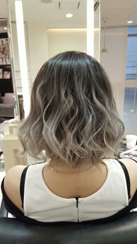 Ash Grey Balayage Medium Hair, Grey Balyage Short Hair, Cute Hair Color Ideas, Hair Color Ideas Trendy, Lavender Grey Hair, Cute Hair Color, Balayage Hair Grey, Hairstyle Ideas Easy, Ash Hair Color