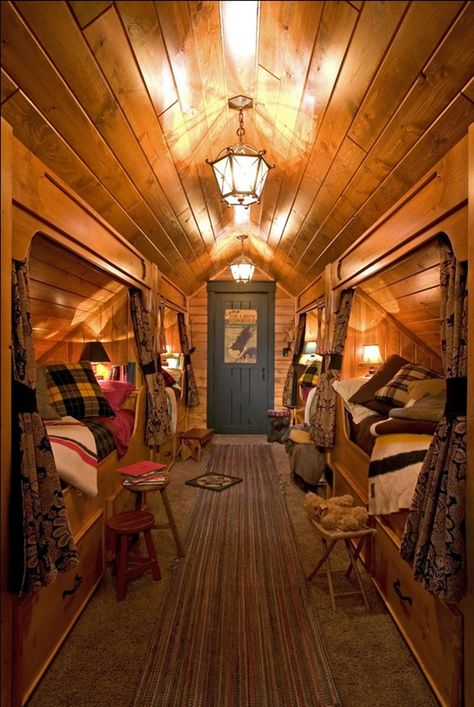 37 Ultra-fabulous attic room design inspirations Built In Bed, Bunk Rooms, Attic Design, Attic Renovation, Attic Spaces, Attic Remodel, Eclectic Bedroom, Bunk Room, Attic Rooms