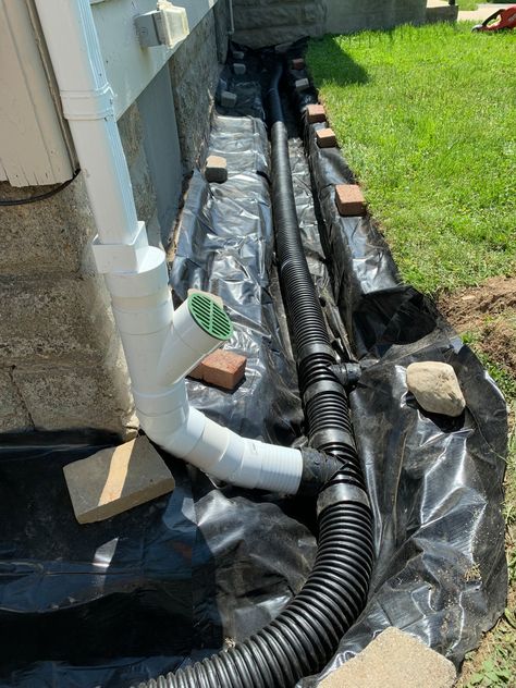 32+ Images How to Install Underground Drainage Systems for Exterior of House, Landscape, and Yard Drainage Solutions Landscaping, Exterior Of House, Gutter Drainage, Landscape Drainage, Backyard Drainage, Yard Drainage, Underground Drainage, French Drain, Drainage Solutions