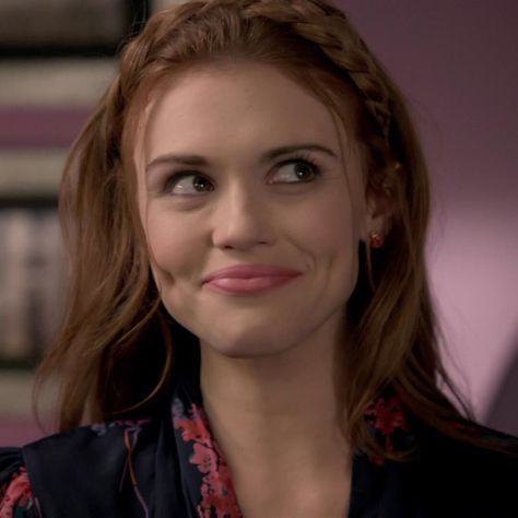 like if you save or © Lydia Martin Hairstyles, Lydia Teen Wolf, Sam E Dean, Holland Roden, Lydia Martin, Scott Mccall, Lauren Jauregui, Dylan O'brien, Woman Crush