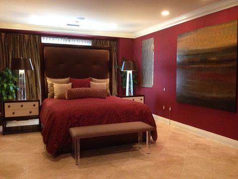 Red And Brown Bedroom, Red Bedroom Colors, Dark Brown Bedrooms, Red Bedroom Design, Brown Bedroom Decor, Dark Brown Furniture, Brown Furniture Bedroom, Red Bedroom, Red Color Schemes