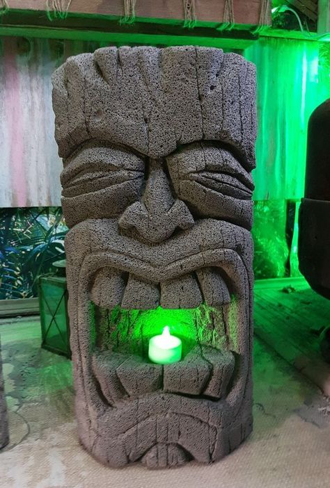 I love this! Tiki Diy, Tiki Faces, Tiki Head, Tiki Statues, Tiki Decor, Tiki Bar Decor, Statue Tattoo, Tiki Totem, Tiki Lounge