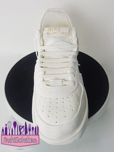 Nike Air Force 1 Cake Template, Nike Cake Design, Nike Shoe Cake Ideas, Sneaker Cake Ideas Air Jordans, Air Jordan Birthday Cake Nike Shoes, Air Force Shoes, Nike Runners, Barbie Party Decorations, Shoe Cakes