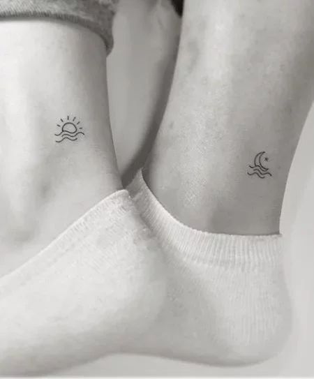 Tato Realis, Tattoo Sonne, Matching Bff Tattoos, Tato Minimal, Small Shoulder Tattoos, Tato Henna, Meaningful Tattoos For Women, Men Tattoos, Cat Tattoos