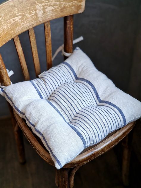 Striped Chair, Kitchen Seating, Style Français, Linen Chair, Chair Pillow, Wicker Chairs, Dining Chair Cushions, Linen Cushion, Chair Pads