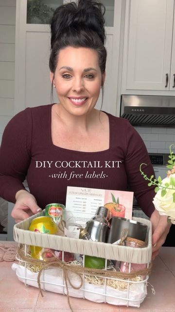 Ashley McCrary on Instagram: "DIY gifts provide a feel-good vibe and make the person receiving the gift feel extra special. This Cocktail or Mocktail DIY Kit is perfect for the spring and summer seasons. This kit includes: ✨Strawberry Pineapple Mojito Recipe Card ✨Ingredient Labels ✨DIY Kit Label If you want to make a family member or friend feel extra special make them a fun basket with all the goods! Strawberry Pineapple Mojito Kit (Cocktail or Mocktail) ✨Lemon Lime Zevia ✨Small Bottles of Rum ✨Pineapple Juice ✨Freeze Dried Strawberries (optional) ✨Lime ✨Shaker ✨Cocktail Mug ✨Strawberry Sugar (recipe on my blog) ✨Simple Syrup The full recipe card for this cocktail kit along with the ✨FREE ✨printables can be found in the link in my profile. #diygifts #cocktailkit #cocktails #mockt Mojito Kit Gift, Cocktail Kit Gift Diy, Homemade Cocktail Kit Gift, Cocktail Infusion Kit Diy, Mojito Kit, Diy Cocktail Kit, Infused Cocktail Kit, Cocktail Making Kit, Pineapple Mojito