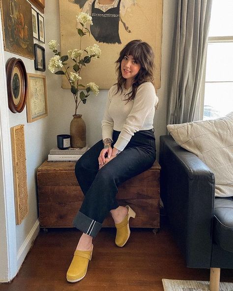 Kelsey Goodrich | ✨GIVEAWAY✨CLOSED🚫 I am SO excited to be partnering with Sandgrens to not only spread the news about their new spring colors that just… | Instagram Kelsey Goodrich, Clog Shoes Outfit, Heeled Clogs Outfit, Swedish Clogs Outfit, Sandgrens Clogs, Platform Clogs Shoes, Clog Mules, Royal Yellow, Clogs Outfit