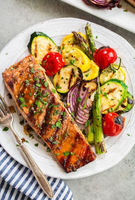 Simple to make, delicious to eat. Best Grilled Salmon Recipe, Best Salmon Recipe, Grilled Salmon Recipes, Resep Diet, Cooking Classy, Grilled Fish, Health Dinner Recipes, Asparagus Recipe, Grilled Salmon