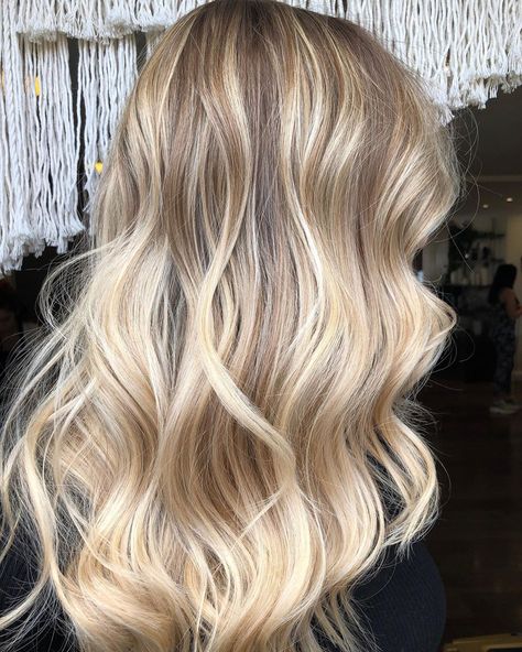 Multi Blonde Highlights, Multi Tonal Blonde Hair, Warm Dimensional Blonde, Multi Dimensional Blonde, Multidimensional Blonde, Blonde Dimensional Hair, Dimensional Hair, Balyage Hair, Pink Short Hair