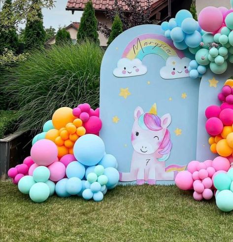 Unicorn Birthday Backdrop Ideas, Unicorn Party Decor, Painted Clouds, Kids Unicorn Party, Unicorn Photo, Unicorn Party Food, Unicorn Birthday Party Decorations, Deco Ballon, Little Pony Birthday Party