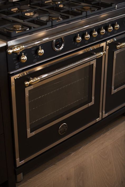 Black Oven Range, Double Range Oven, Bertazzoni Heritage Range, Bertazonni Range, Bertazzoni Range Kitchen, Luxury Oven, Aesthetic Appliances, Bertazzoni Kitchen, Bertazzoni Range