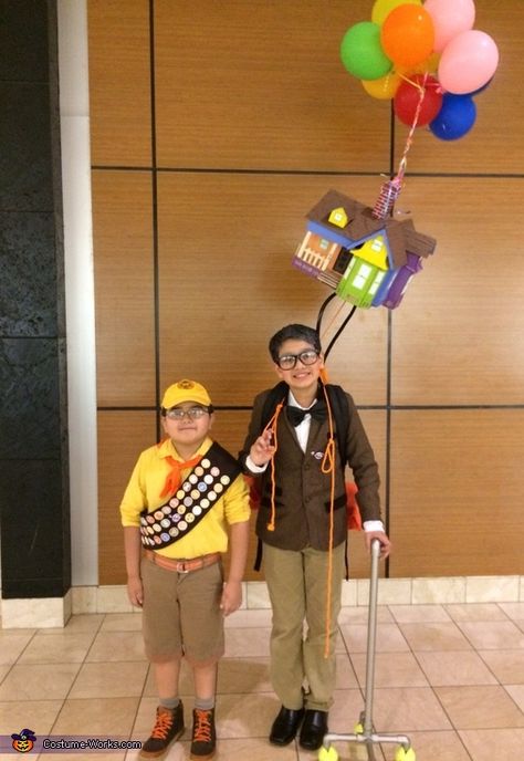 Russell and Mr.Fredrickson from Up - 2013 Halloween Costume Contest via @costumeworks Mr Fredrickson Costume, Mr Fredrickson, Russell Up Costume, Zombie Couple Costume, Friends Boys, Twin Halloween, Up Halloween Costumes, Twin Halloween Costumes