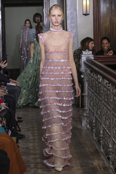 View the full Valentino Pre-Fall 2017 collection. Valentino 2017, Ellie Saab, Fall 2017, Fashion 2017, Pre Fall, Beautiful Gowns, Couture Fashion, Runway Fashion, Pink Dress