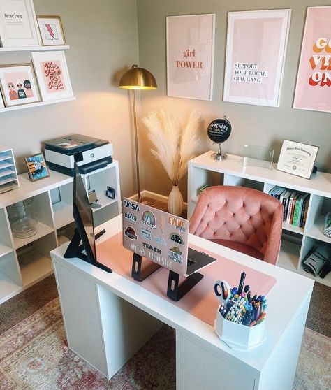 Home Office On A Budget, Atelier Decor, Setting Up A Home Office, Office On A Budget, Feminine Home Offices, Work Office Decor, Cozy Home Office, Office Guest Room, Dream Office