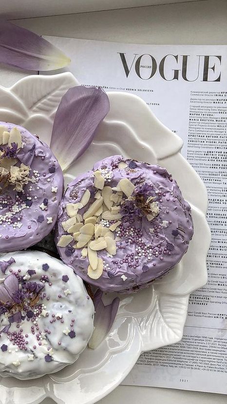 Purple Desserts, Kue Macaroon, Purple Food, Purple Vibe, Lavender Aesthetic, Purple Themes, Purple Wallpaper Iphone, Purple Girls, Think Food