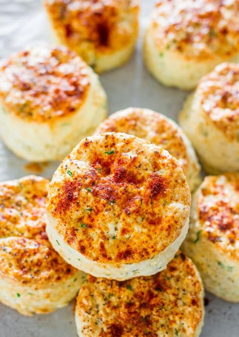 Feta Cheese and Chives Biscuits Jo Cooks, Breakfast Bread Recipes, Baking Bread Recipes, Baked Rolls, Cheese Biscuits, Biscuit Bake, Fry Bread, Delicious Cookies, Best Cheese